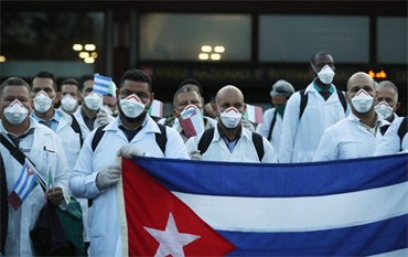 Bác sĩ Cuba tỏa ra thế giới giúp các nước phòng chống dịch COVID-19