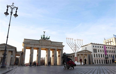 Thủ đô Berlin của Đức áp đặt lệnh cấm đi ra ngoài bán kính 15km