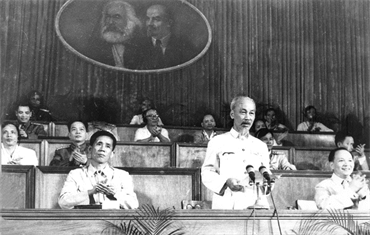 Chủ tịch Hồ Chí Minh - Người sống mãi với non sông Việt Nam