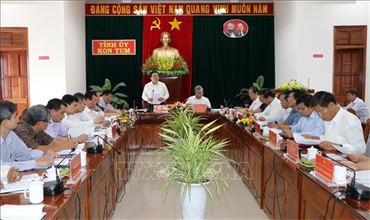 Đoàn Tiểu ban Văn kiện Đại hội XIII làm việc tại tỉnh Kon Tum.