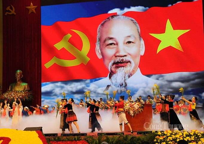 Độc lập dân tộc gắn liền với chủ nghĩa xã hội là quan điểm nhất quán, xuyên suốt của cách mạng Việt Nam 1