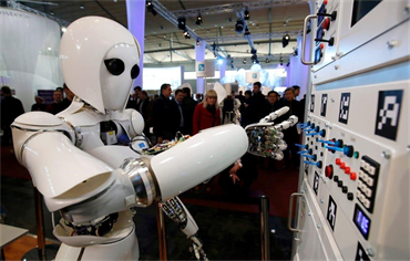 WEF: Dịch COVID-19 đẩy nhanh sự chuyển đổi của thị trường lao động từ con người sang người máy