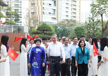 Tổng Bí thư Tô Lâm: Thúc đẩy đổi mới sáng tạo, chuyển đổi số trong trường học, không để học sinh nào bị bỏ lại phía sau