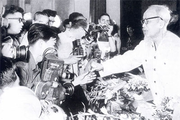 96 năm Ngày Báo chí cách mạng Việt Nam: "Vai trò của nhà báo là đem ánh sáng trong lành tỏa rộng ra, đẩy lùi, thu hẹp và xóa dần bóng tối"