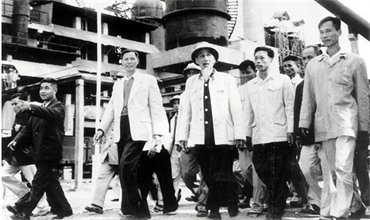 Vận dụng và phát triển sáng tạo luận điểm của Hồ Chí Minh về vai trò lãnh đạo của Đảng đối với công nghiệp hoá đến năm 2030, tầm nhìn 2045