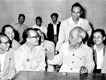 Tư tưởng Hồ Chí Minh về phát huy vai trò đội ngũ trí thức trong sự nghiệp xây dựng và bảo vệ Tổ quốc Việt Nam xã hội chủ nghĩa