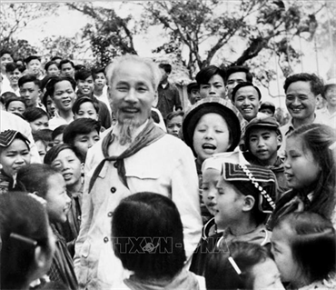 Chủ tịch Hồ Chí Minh và những tư tưởng “soi đường” về văn hóa