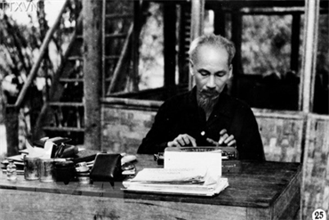 Vận dụng tư tưởng Hồ Chí Minh về phòng, chống bệnh quan liêu trong cán bộ, đảng viên hiện nay