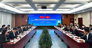 Đồng chí Nguyễn Xuân Thắng thăm và làm việc với Học viện Cán bộ Diên An, tỉnh Thiểm Tây (Trung Quốc)