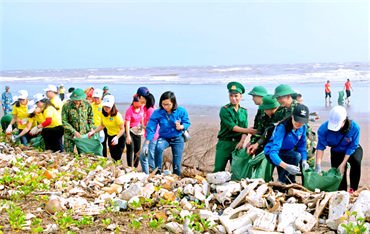 Giải pháp tăng cường sự tham gia của người dân trong hoạch định và thực thi chính sách bảo vệ môi trường và ứng phó với biến đổi khí hậu