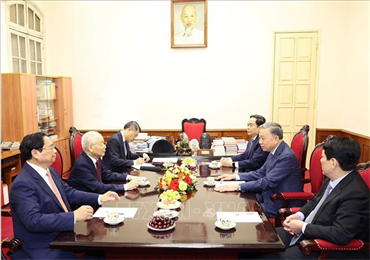 Tổng Bí thư Nguyễn Phú Trọng làm việc cùng các đồng chí lãnh đạo chủ chốt