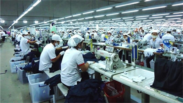 Nhận thức và giải quyết mối quan hệ giữa phát triển lực lượng sản xuất và xây dựng, hoàn thiện quan hệ sản xuất trong phát triển kinh tế và bảo vệ Tổ quốc ở Việt Nam hiện nay