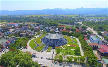 “Chín năm làm một Điện Biên, nên vành hoa đỏ, nên thiên sử vàng”