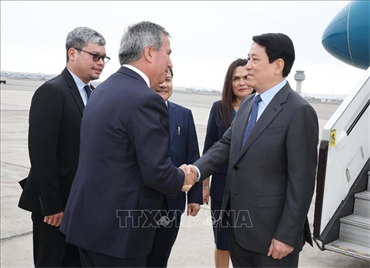 Chủ tịch nước Lương Cường đến Lima, bắt đầu chuyến thăm chính thức Peru và tham dự Tuần lễ Cấp cao APEC