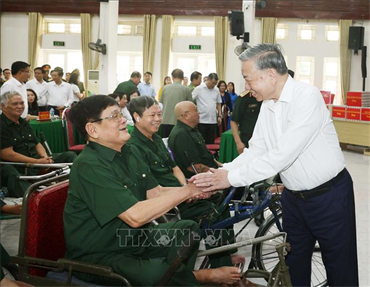 Tổng Bí thư Tô Lâm: Người có công là tài sản quý, là biểu tượng của ý chí, nghị lực Việt Nam